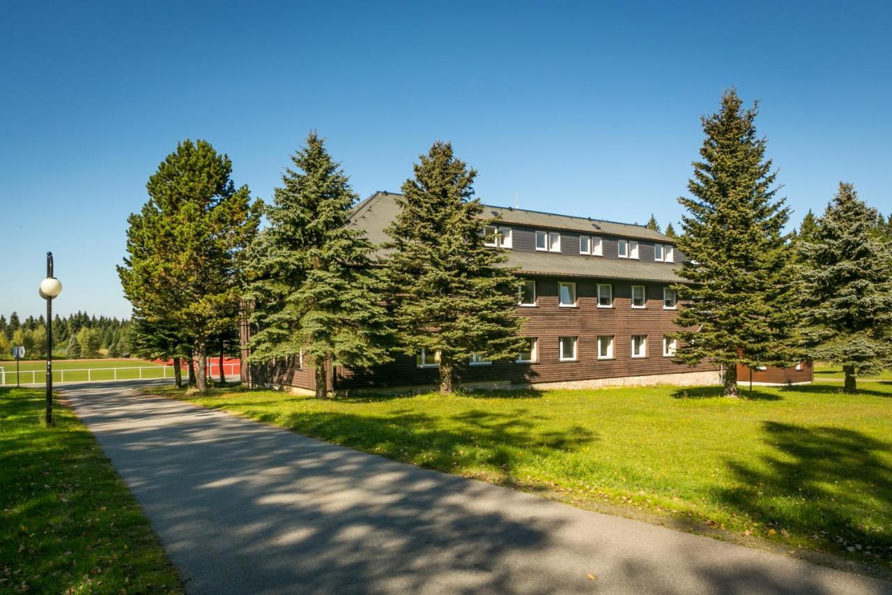Sportpark Rabenberg Hotel Брайтенбрун Екстериор снимка
