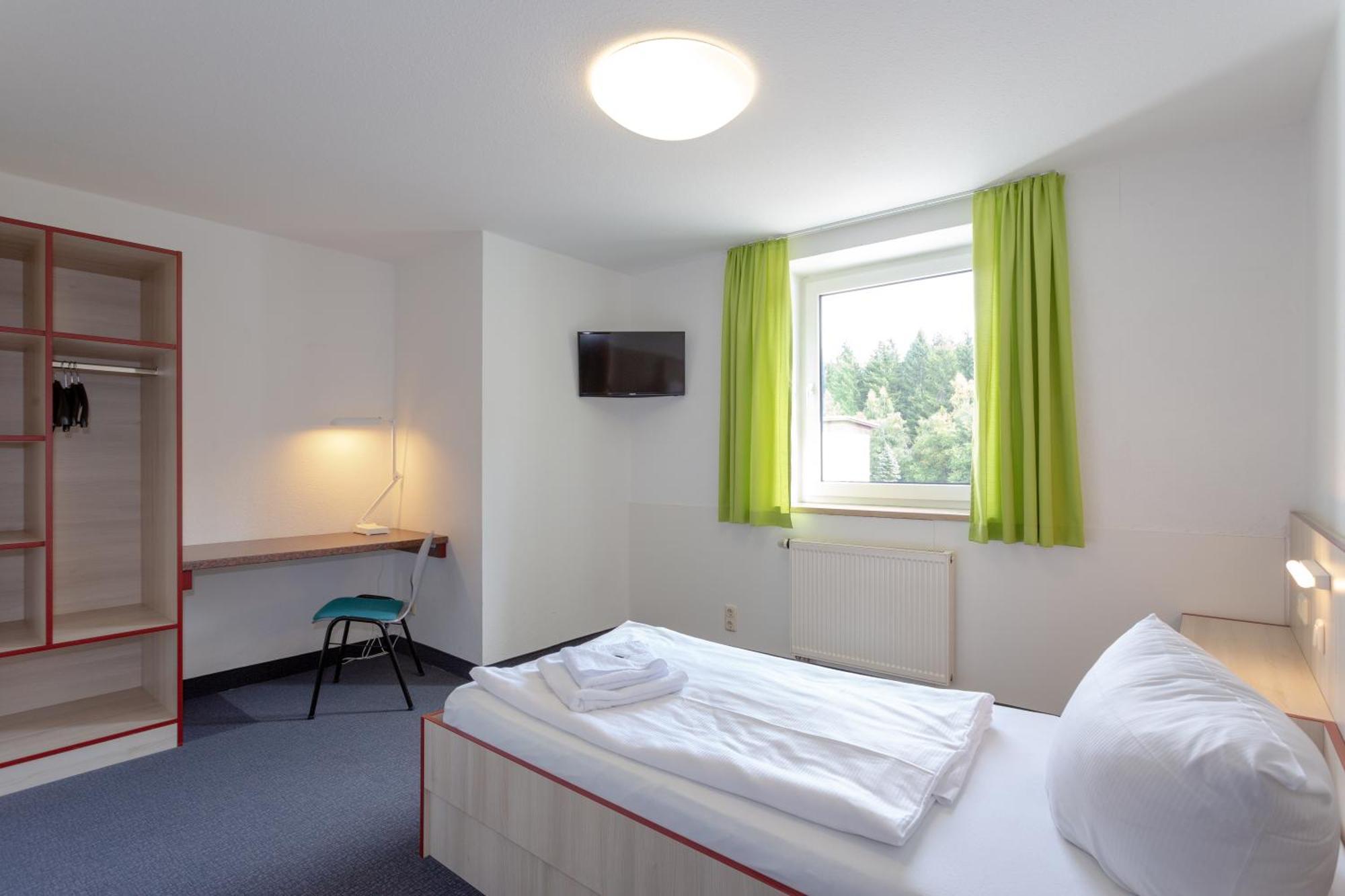 Sportpark Rabenberg Hotel Брайтенбрун Екстериор снимка