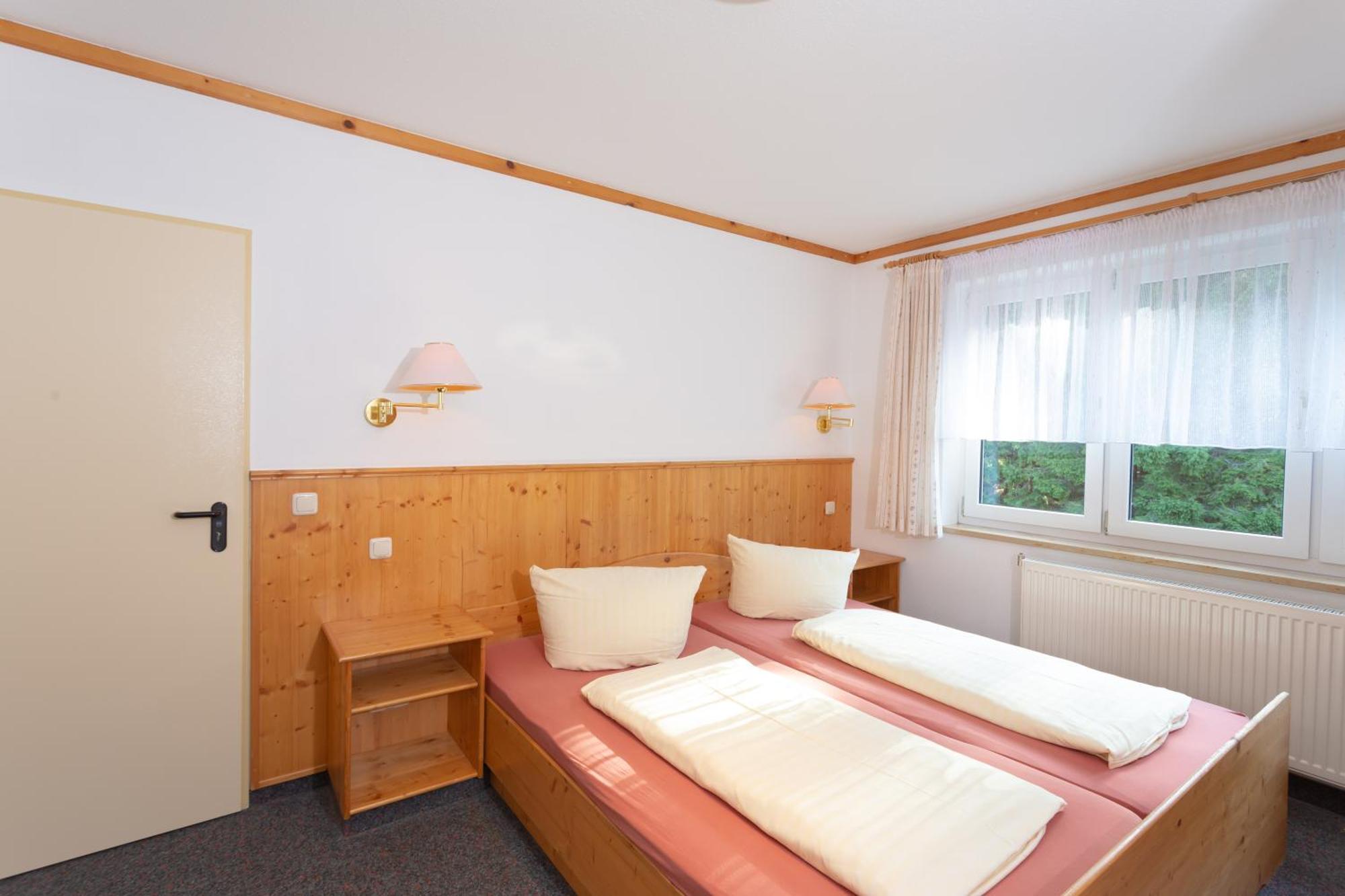 Sportpark Rabenberg Hotel Брайтенбрун Екстериор снимка